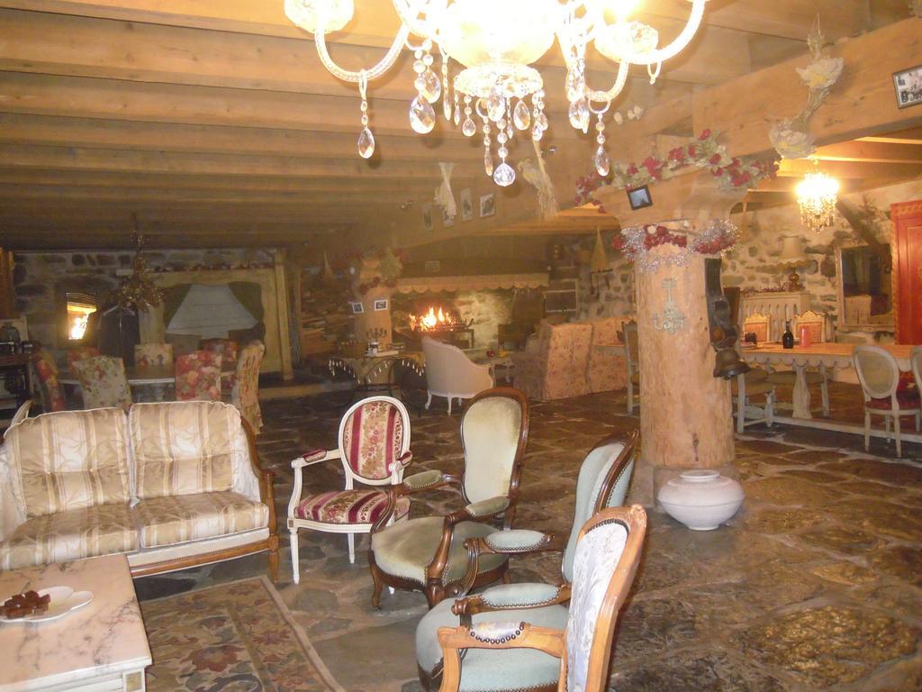 Le Francillon Bed and Breakfast Les Estables Eksteriør billede