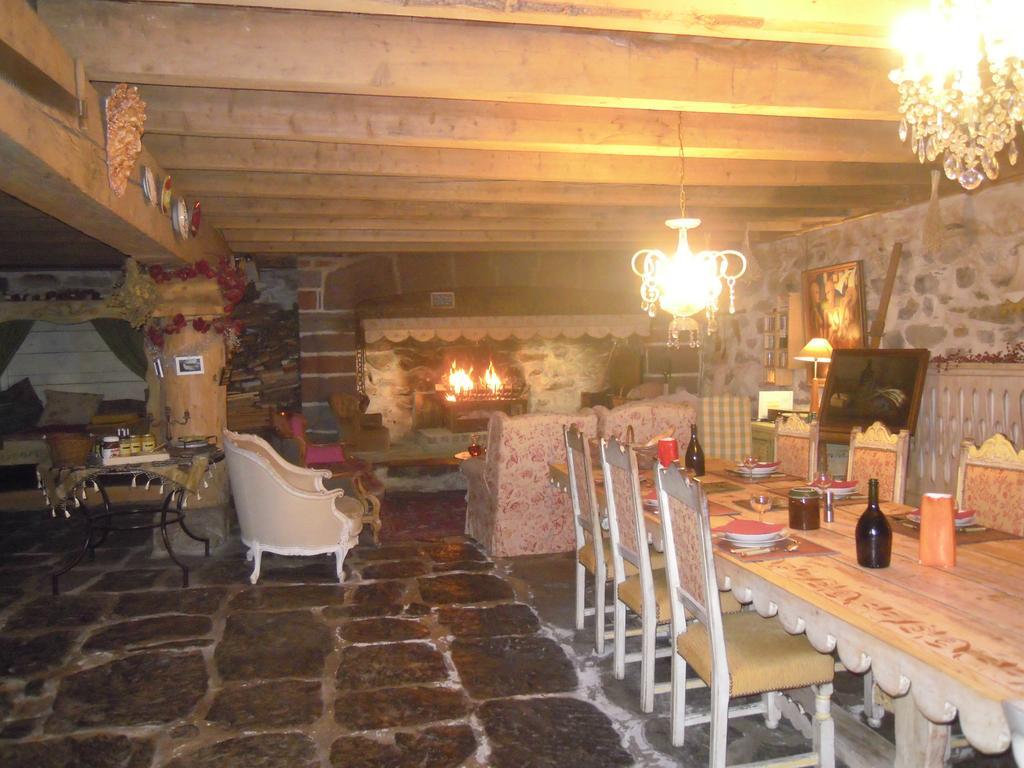 Le Francillon Bed and Breakfast Les Estables Eksteriør billede